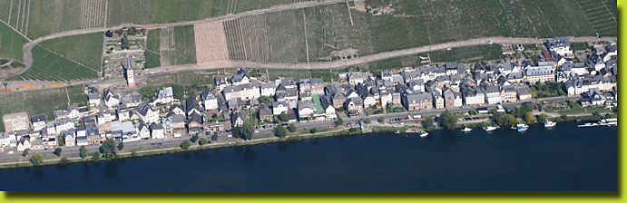 Zell-Merl an der Mosel - Rechts sieht man die Wohnung von Brigitte und Hans-Peter